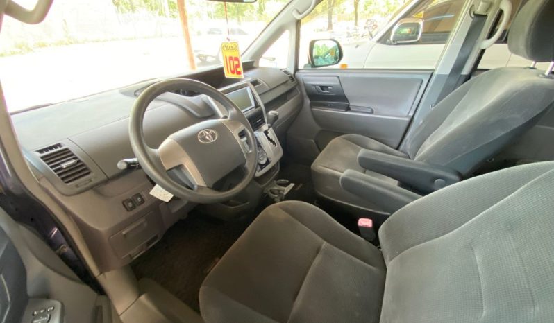 TOYOTA NEW VOXY S1579 lleno