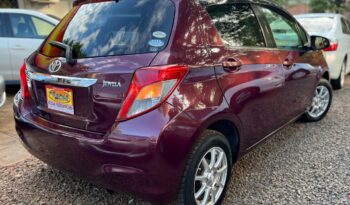 TOYOTA VITZ S1972 lleno