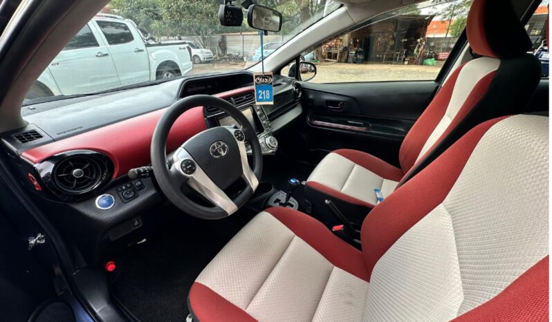 TOYOTA AQUA S2049 lleno