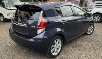 TOYOTA AQUA S2049 lleno