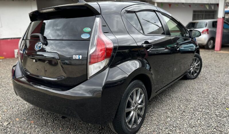 TOYOTA AQUA S2038 lleno