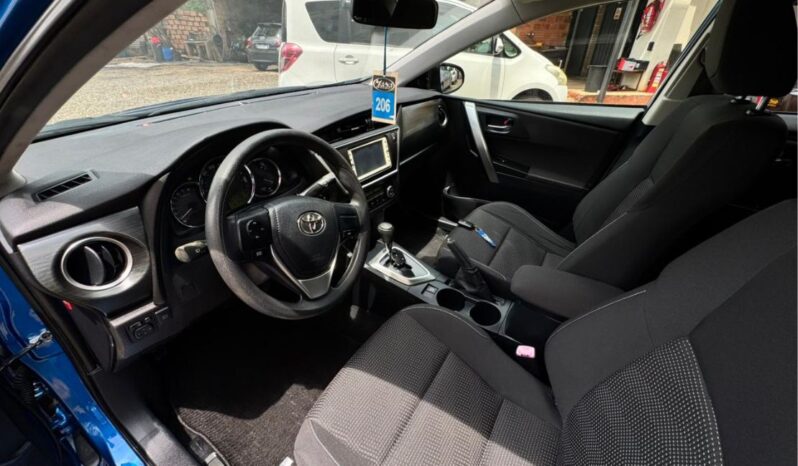 TOYOTA AURIS S2104 lleno